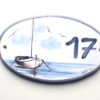 Plaque de rue ovale personnalisée en faïence fabriquée et peinte à la main, bateau sur la mer